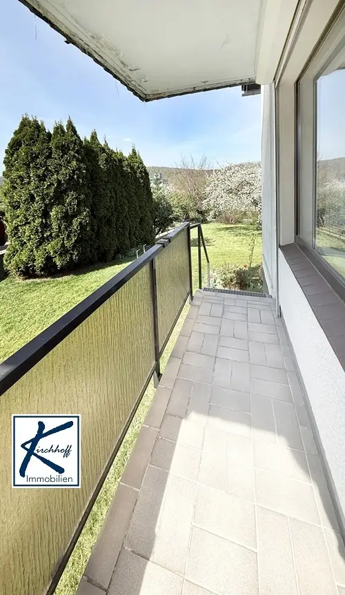 Balkon EG mit Treppe in den Garten
