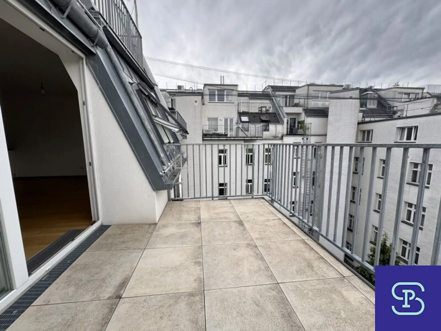 Provisionsfrei: Klimatisierte 35m² DG-Wohnung + 9m² Terrasse mit Einbauküche - 1100 Wien