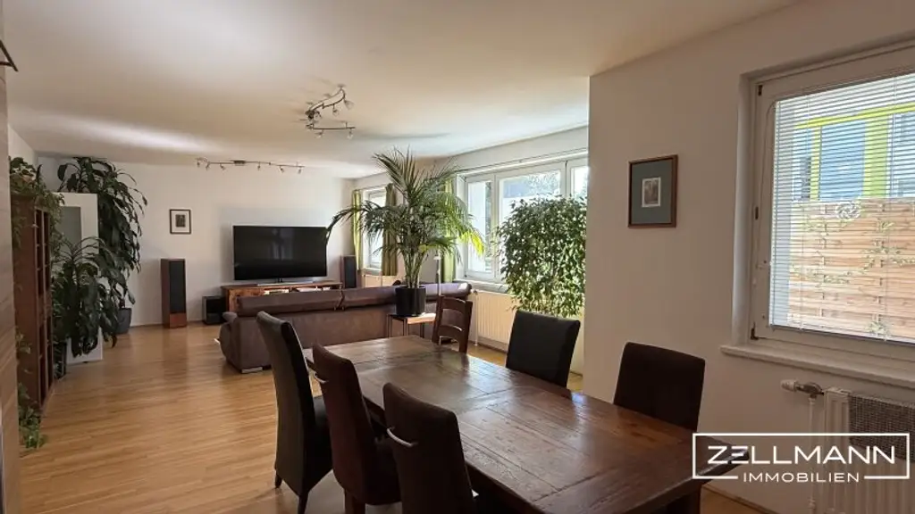 Repräsentatives Wohnen mit Stil und Substanz – großzügige Eigentumswohnung mit Balkon & Loggia | ZELLMANN IMMOBILIEN