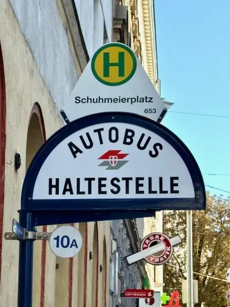 BEZAUBERNDES GESCHÄFTSLOKAL MIT VIELEN AUSLAGENFLÄCHEN - KEINE ABLÖSE!