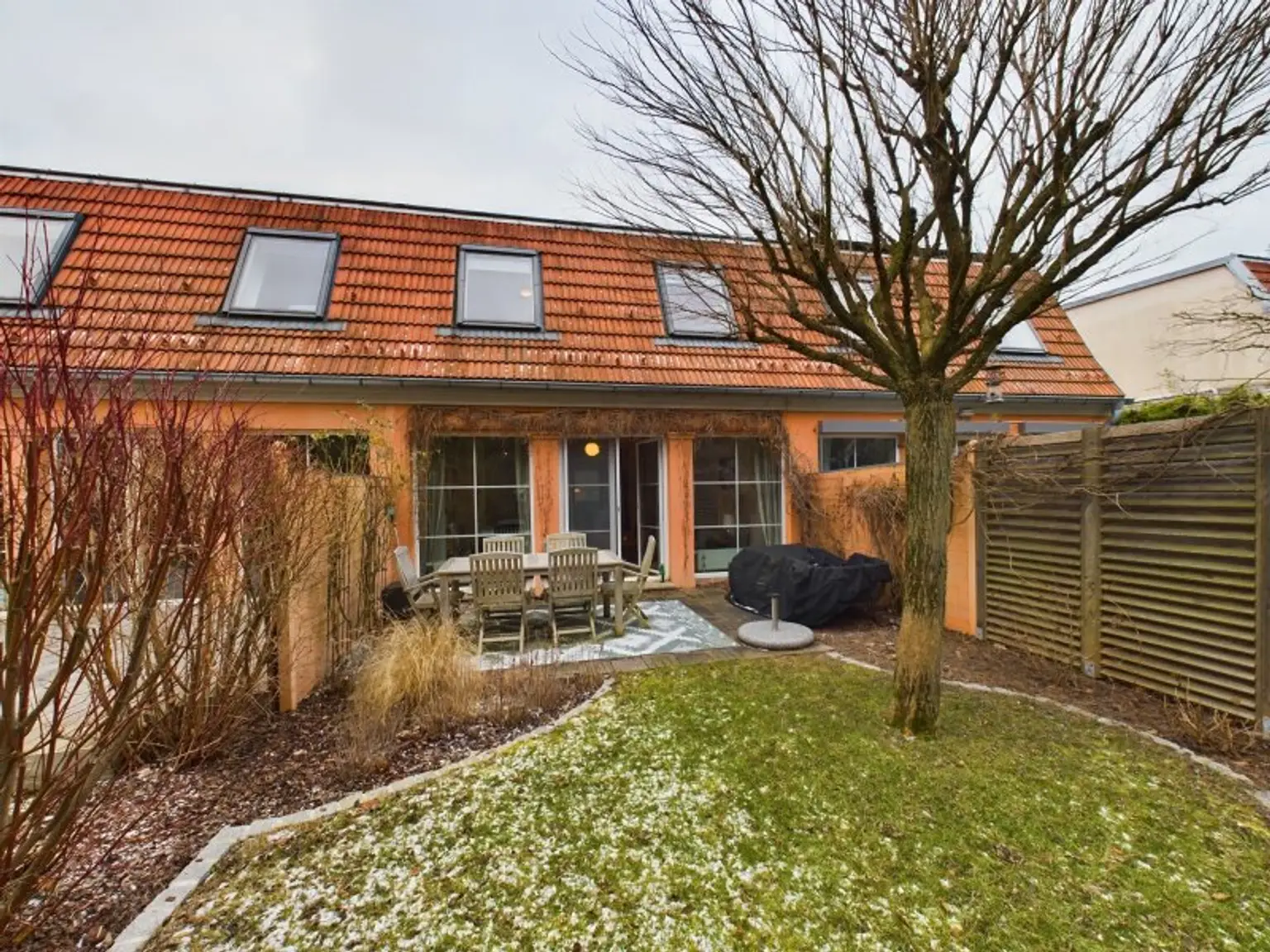 Charmantes Reihenhaus in Laab im Walde – 7 Zimmer, Garten und Garage! Ab € 1.311,--Kreditrate/Monate!!!!