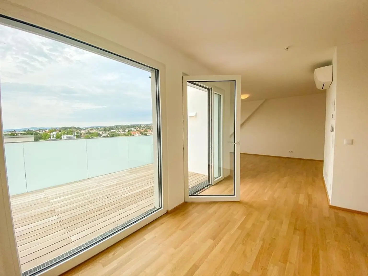 Penthouse mit Weitblick für gehobene Ansprüche // Pentzhouse with views for high demands //