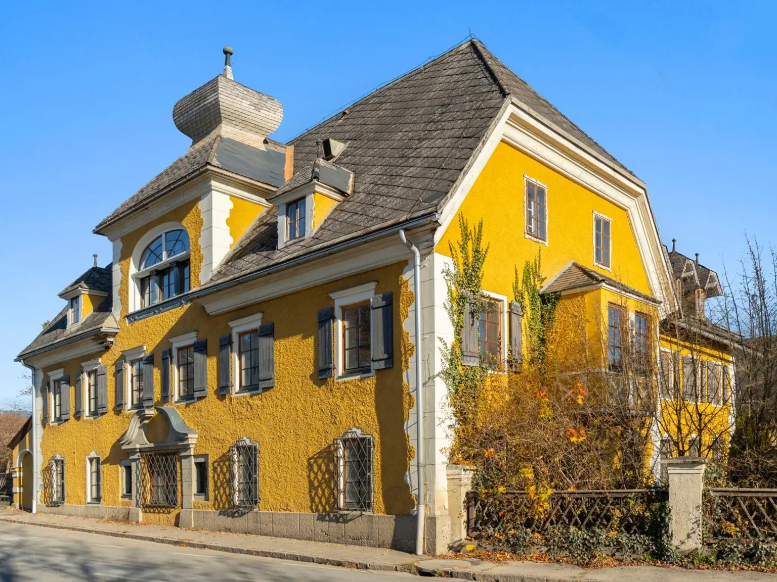 Perspektive von der Straßenseite