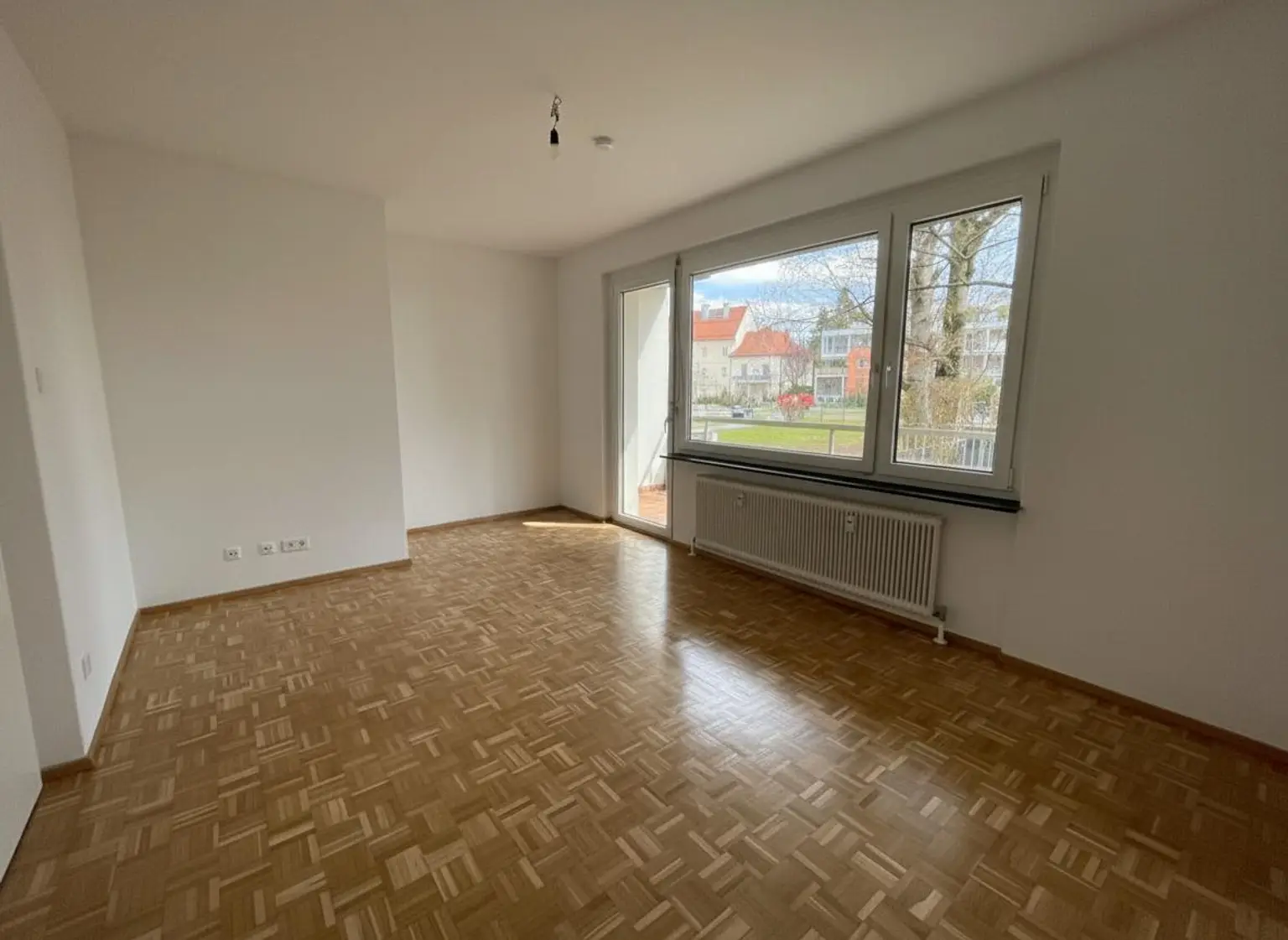 Wohnzimmer mit Zugang Loggia
