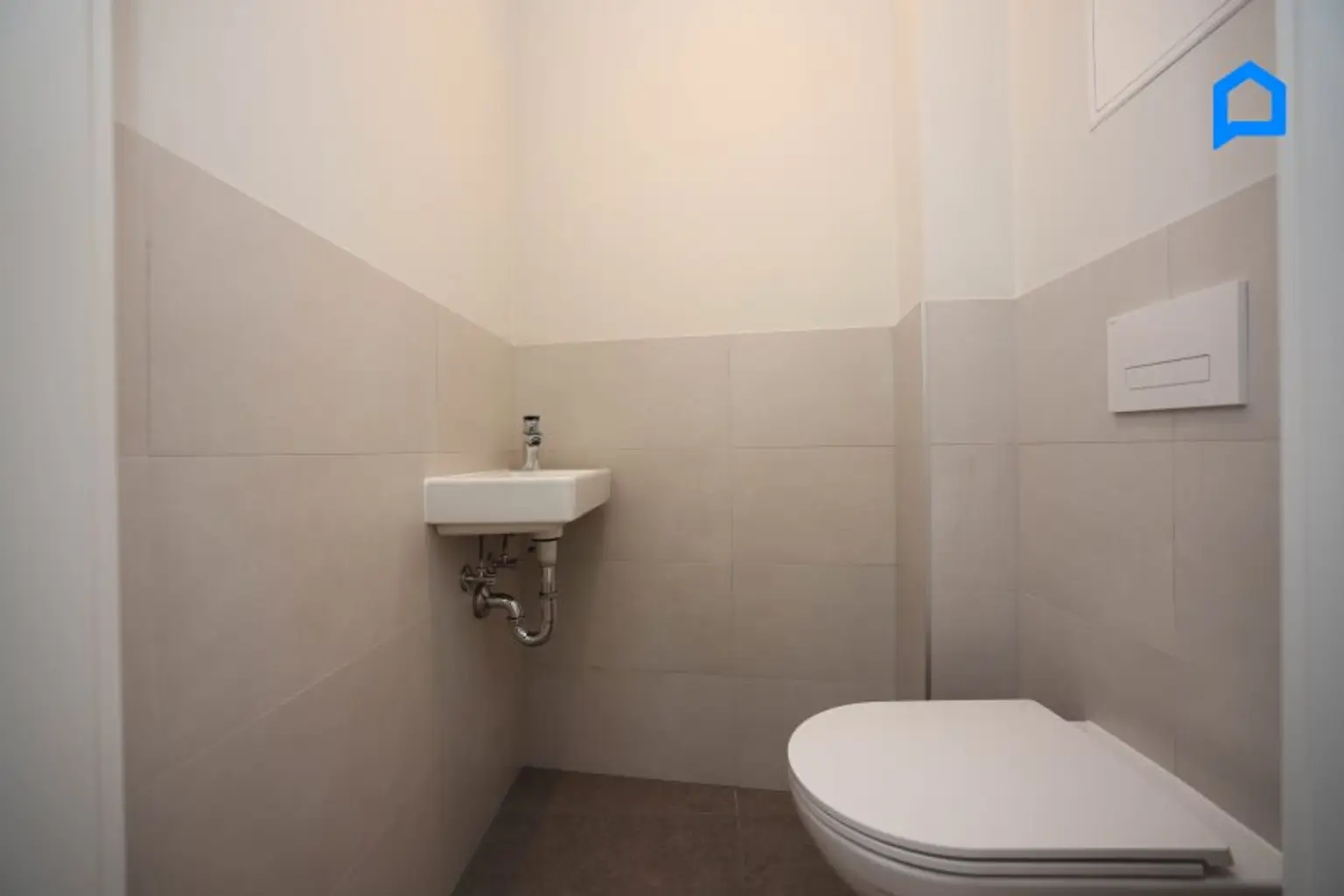 ERSTBEZUG, hell. JETZT einziehen! Kernsanierter Albau mit modernster Ausstattung TOP 5 / 53,18 m² Wohnfläche, 2 Zimmer plus Nebenräume, Kurzzeitvermietung möglich !