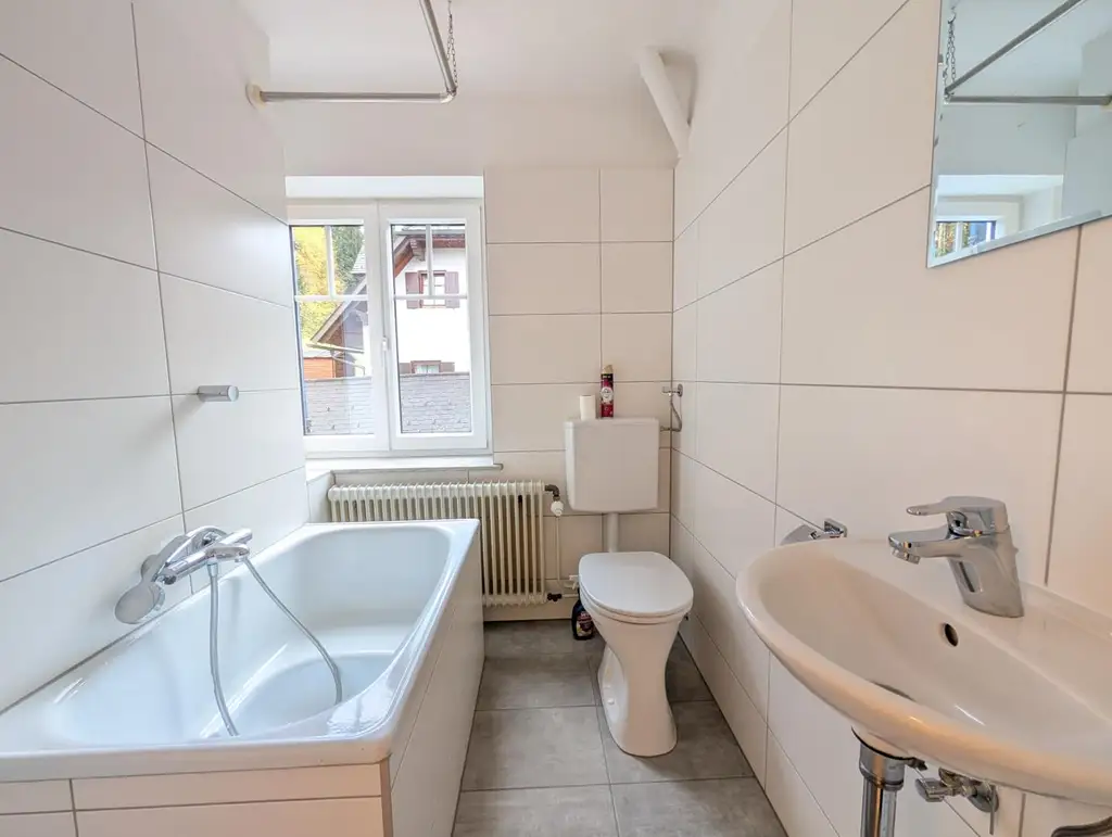 Liebevoll saniertes Einfamilienhaus in Ruhelage m. Doppelgarage - wartet auf Ihren Einzug