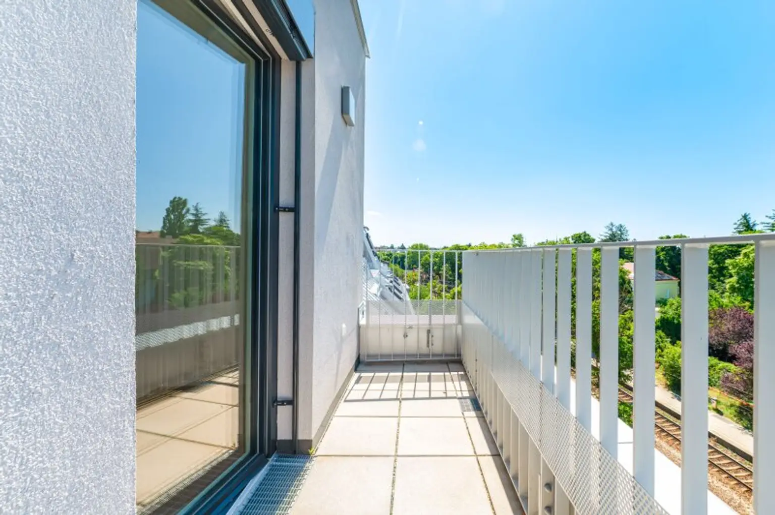 Erstbezug ab Oktober! Grandiose 4-Zimmer-Terrassenwohnung inkl. Parkplatz in Hietzing zu vermieten!