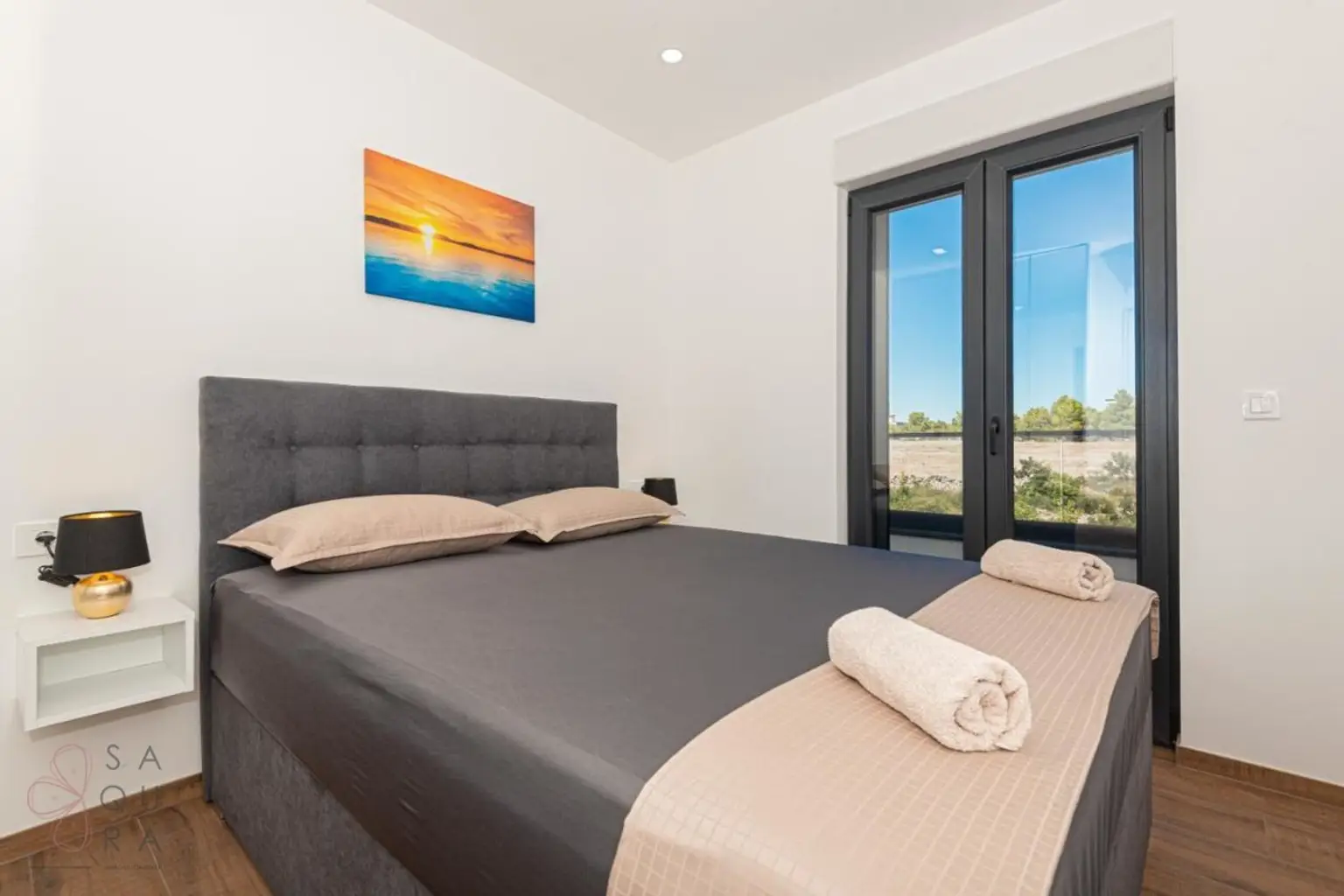 Modernes Wohndomizil mit Stil – Halbvilla mit Pool in Vodice