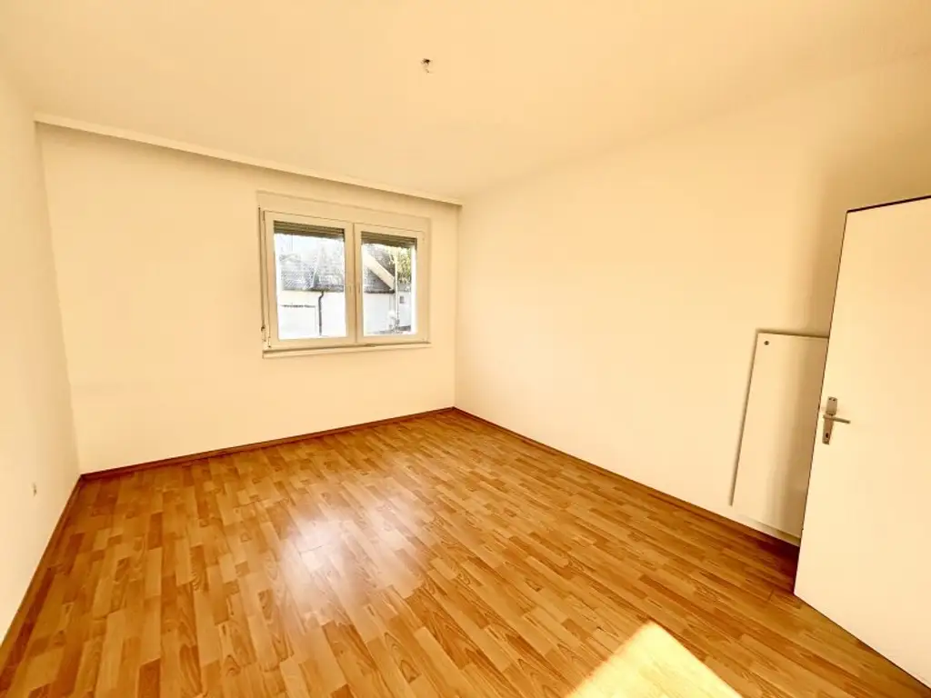 Renoviertes Einfamilienhaus in Halbturn – Ruhelage