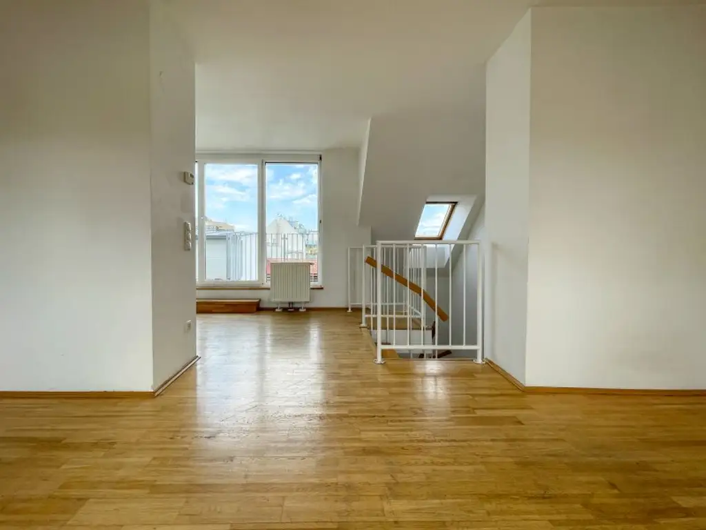 DG-Maisonette mit Terrasse – Wohnen auf zwei Ebenen in ruhiger Stadtlage mit Weitblick
