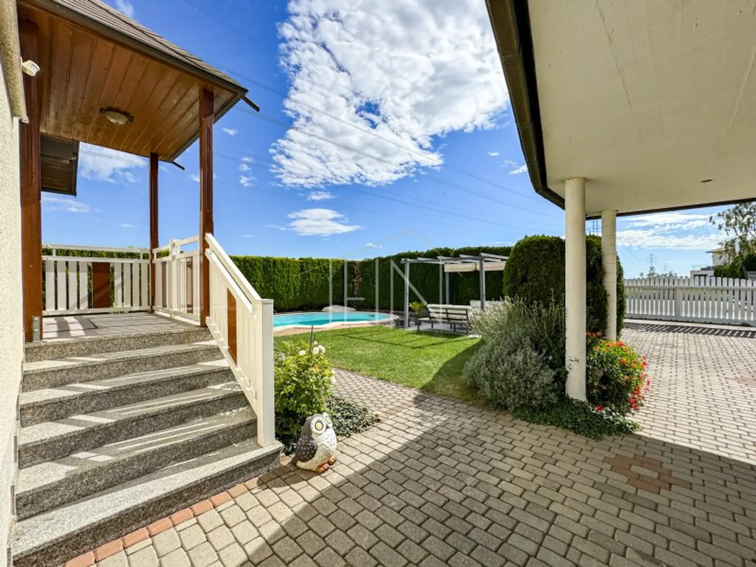 Einfamilienhaus mit Pool, Wellness & großem Garten in Hennersdorf