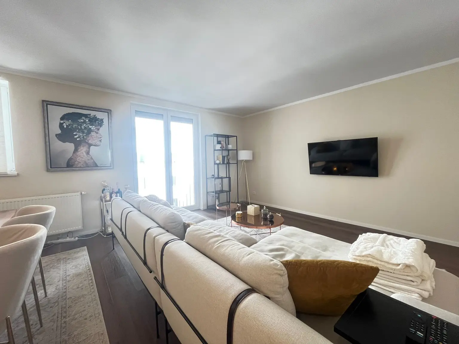 Stilvolle 3-Zimmer-Wohnung in Toplage 1070 – ruhig, renoviert, vollmöbliert und Garagenstellplatz