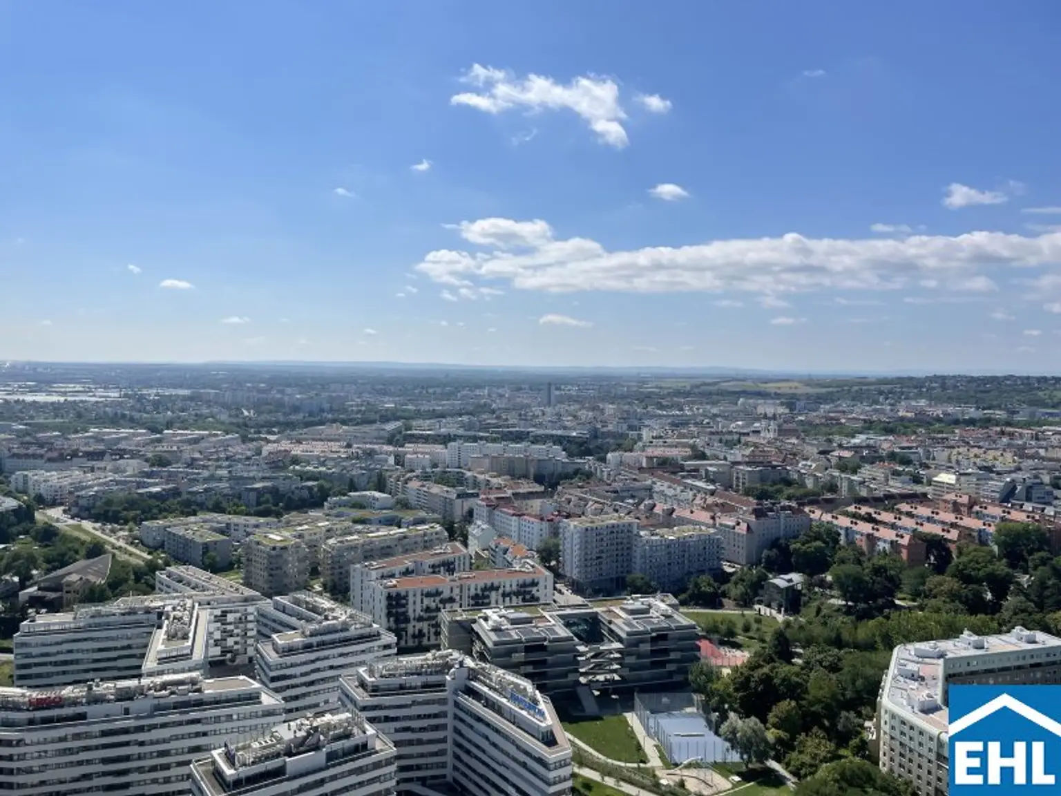 Panorama Wohnung im 32. Stock des Q-Tower mit Südost-Ausrichtung