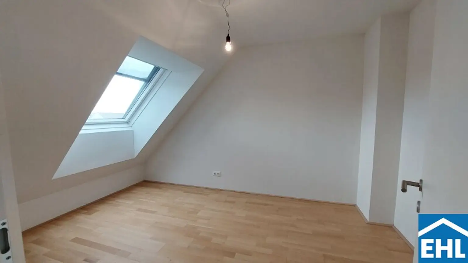 LEOPOLD XXI – Lichtdurchflutete 3-Zimmer-Dachgeschosswohnung mit 2 Balkonen!