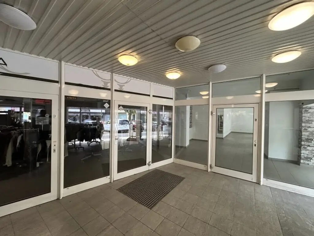 +++ Großzügiges Geschäftslokal zur Miete – direkt am Hauptplatz, Kirchschlag in der Buckligen Welt +++