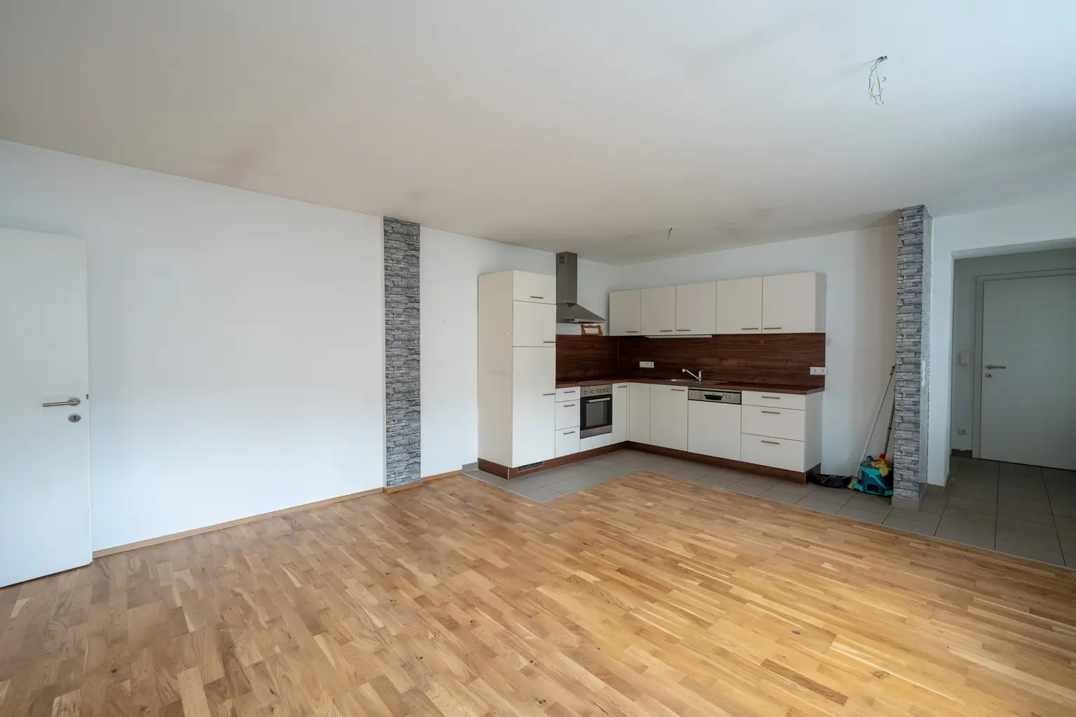 ** Großzügige 3 Zimmerwohnung im Pallischhof mit Terrasse und Kellerabteil **PROVISIONSFREI** TOP 4 **