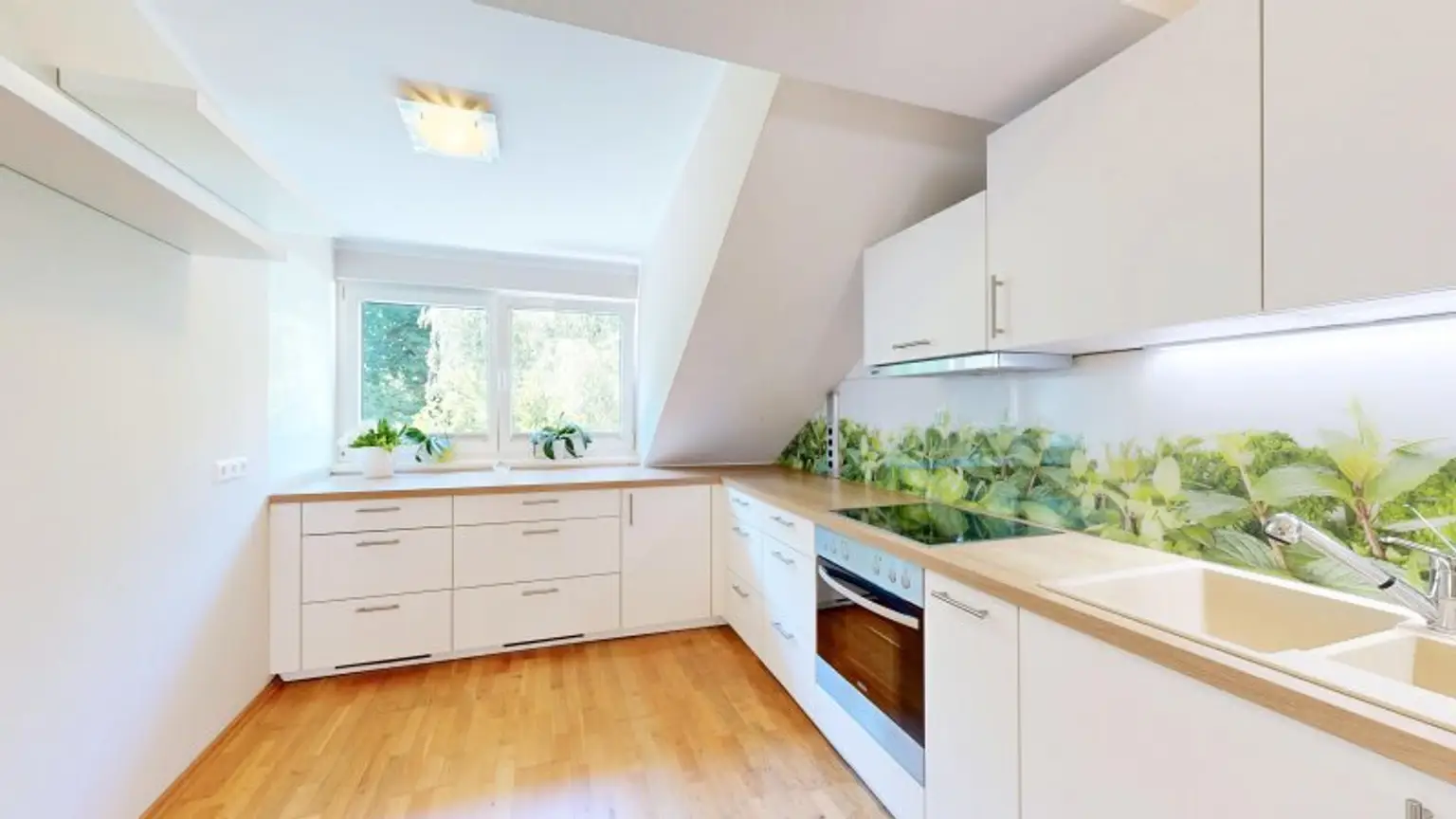 Gemütliche Dachgeschoss-Wohnung | Veranda | Grünlage | gute Verkehrsanbindung