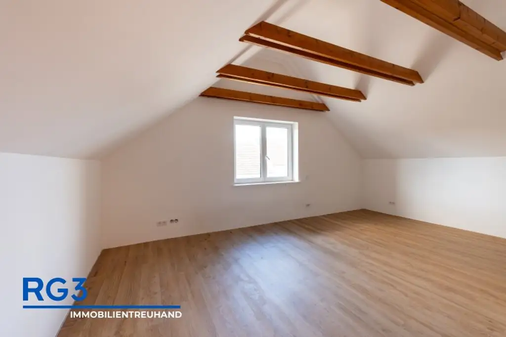 Energiebewußt: Neuwertiges Einfamilienhaus mit großem Garten