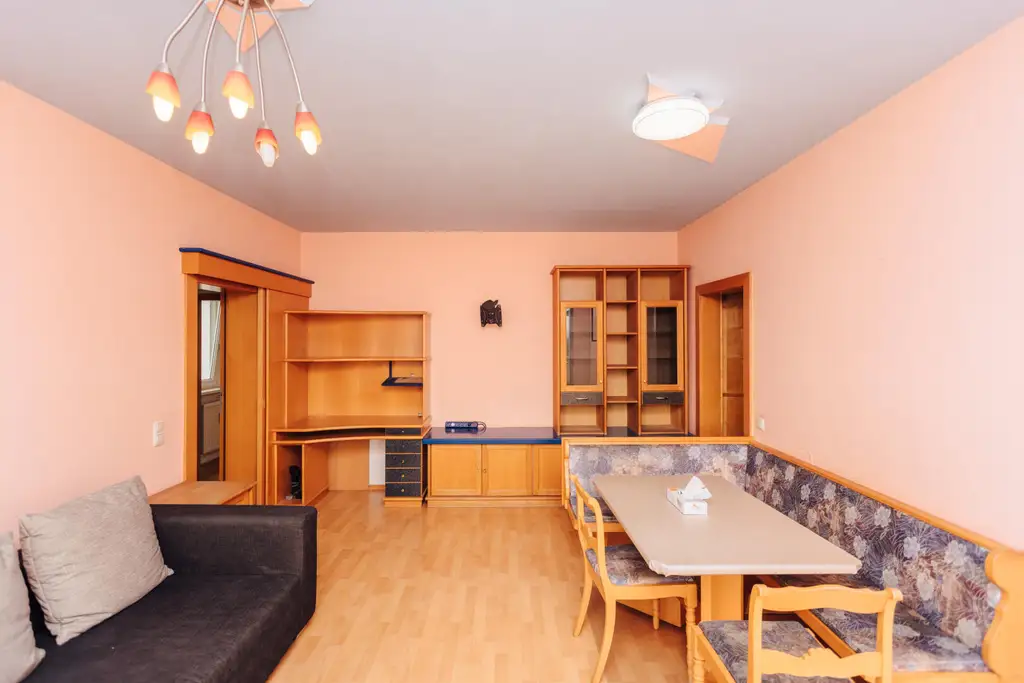 3-Zimmer-Wohnung mit Balkon, Lift, Parkplatz & Vollmöblierung – Sofortbezug in der Abstallerstraße