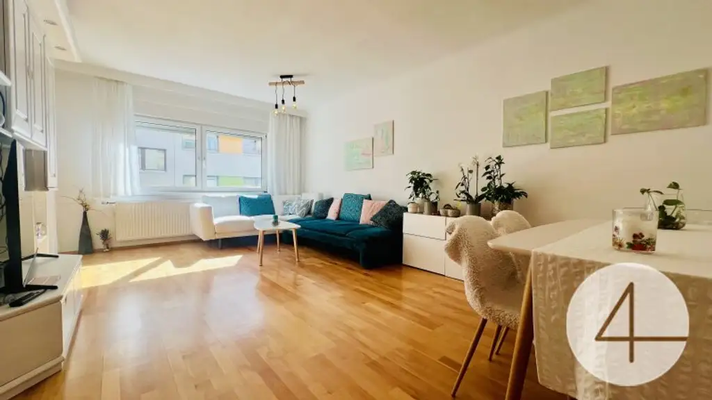 U4 in 4 Gehminuten - sonnigen Balkon - Seitenstraße Ruhelage - Außenliegender Sonnenschutz - beste Infrastruktur