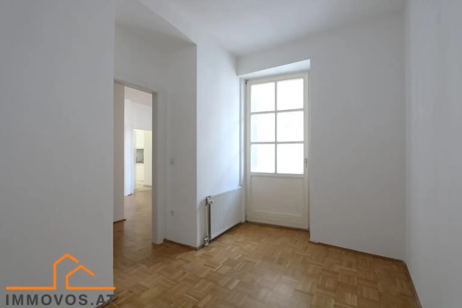 Kabinett mit Zugang zum Balkon