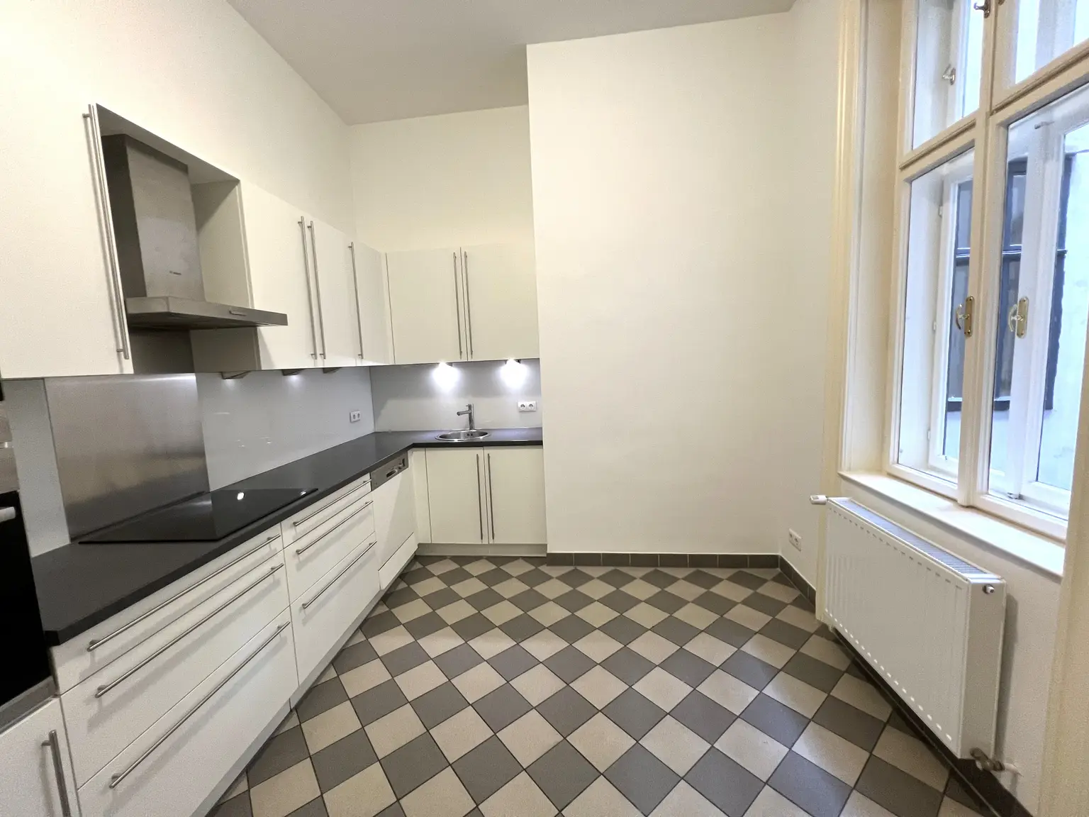 Stilvolle 6-Zimmer Wohnung im repräsentativen Haus