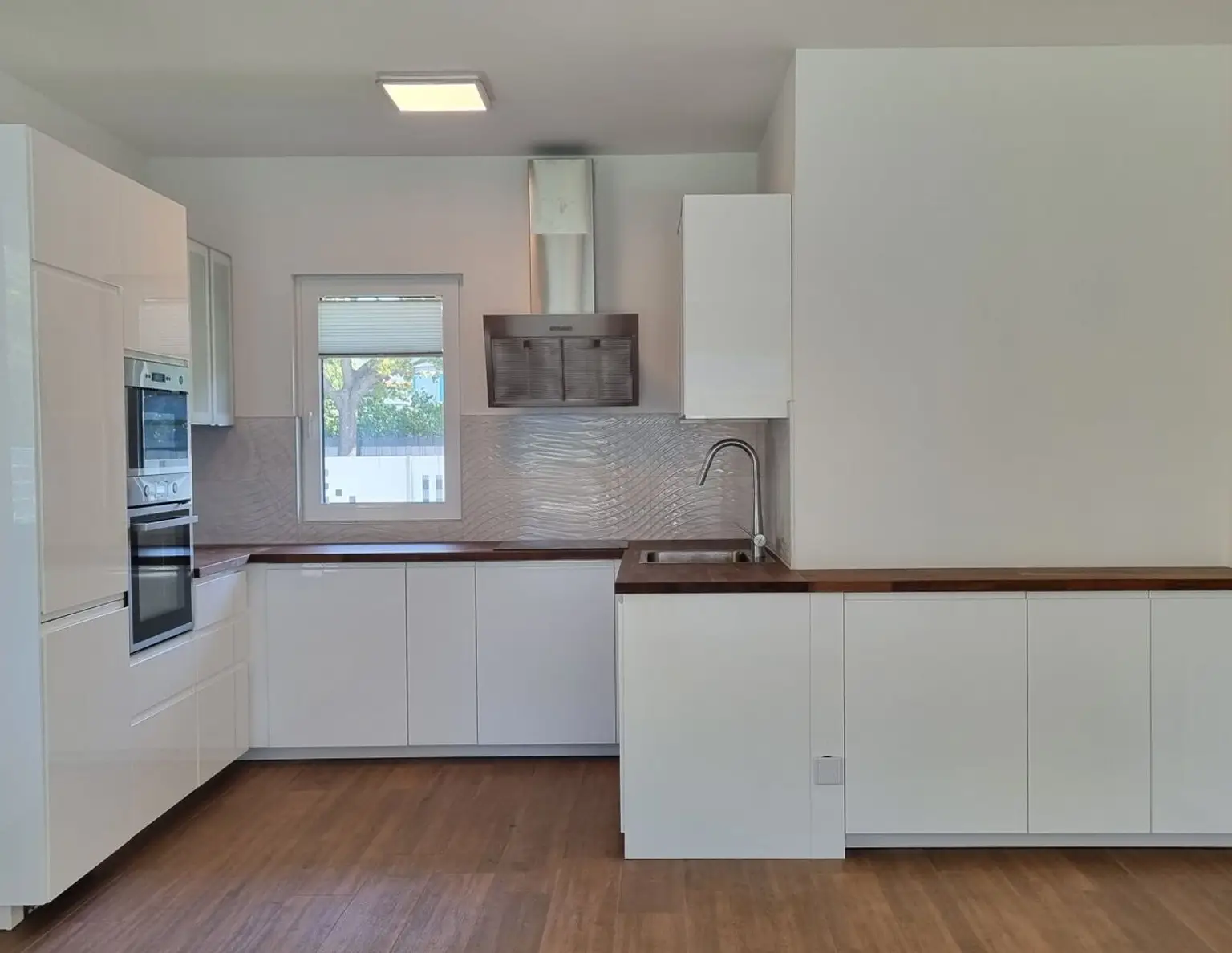 GROSSZÜGIGES FAMILIENHAUS NAHE DEM DONAUPARK/ VIC