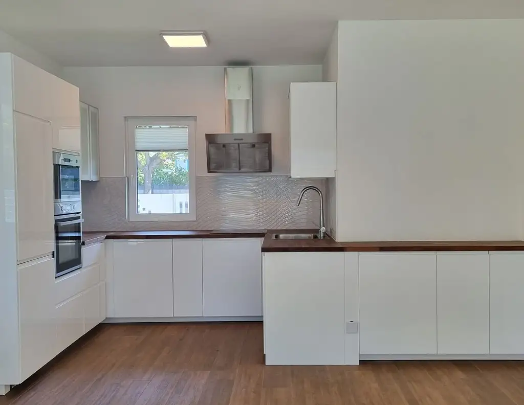 GROSSZÜGIGES FAMILIENHAUS NAHE DEM DONAUPARK/ VIC