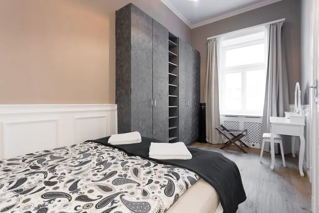 BEZUGSFERTIGE, TOPAUSGESTATTETE ALTBAUWOHNUNG NÄHE MARGARETENPLATZ  4 GEHMINUTEN ZUR U4-PILGRAMGASSE