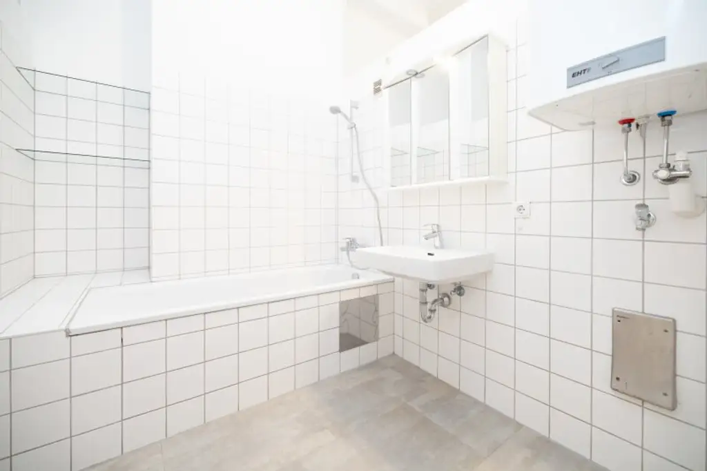 WOHNEN AM PARKRAND I BALKON I WG-TAUGLICH I RUHIG I BADEWANNE I AB SOFORT I PROJEKT WOHNEN I