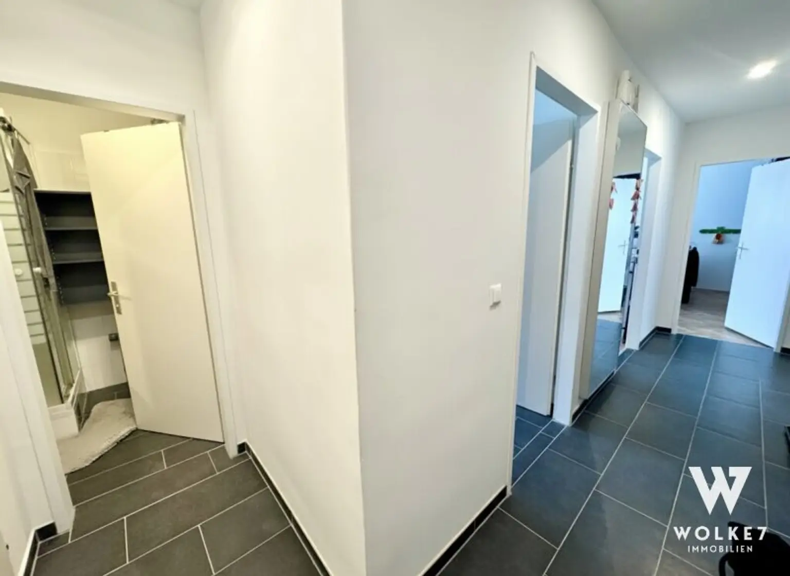 Ruhige, sanierte 3-Zimmer-Wohnung mit Balkon & Grünblick – ca. 81m² WNF | Klinik Hietzing | 1. Stock ohne Lift