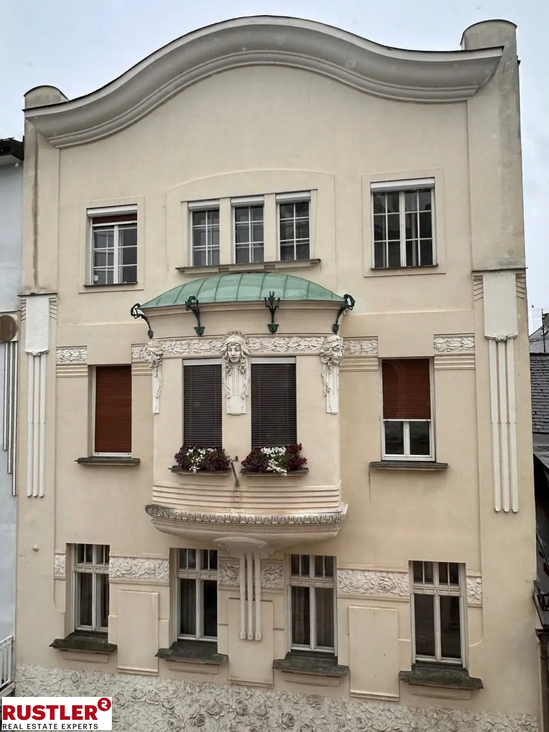 Repräsentative Altbauwohnung im Zentrum mit Balkon