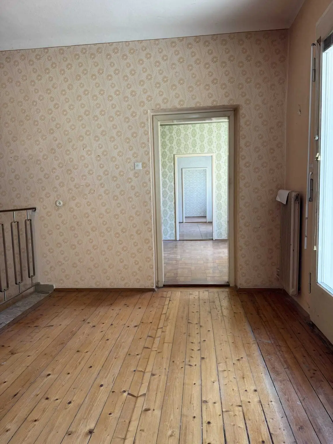 Zweifamilienhaus / Gewerbeobjekt  mit Nebengebäude zu verkaufen!