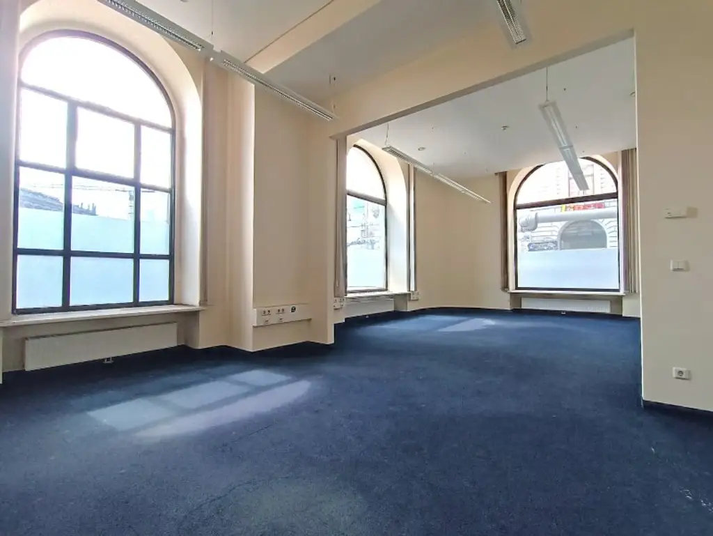 Bestlage mit starker Außenwirkung und hoher Kundenfrequenz! Bürofläche Nähe U2 Schottentor & Votivkirche!