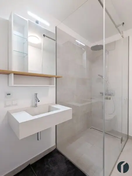 Exklusives Refugium mit Schwimmbiotop – Stilvoll möbliertes 2-Zimmer-Apartment in Ruhelage