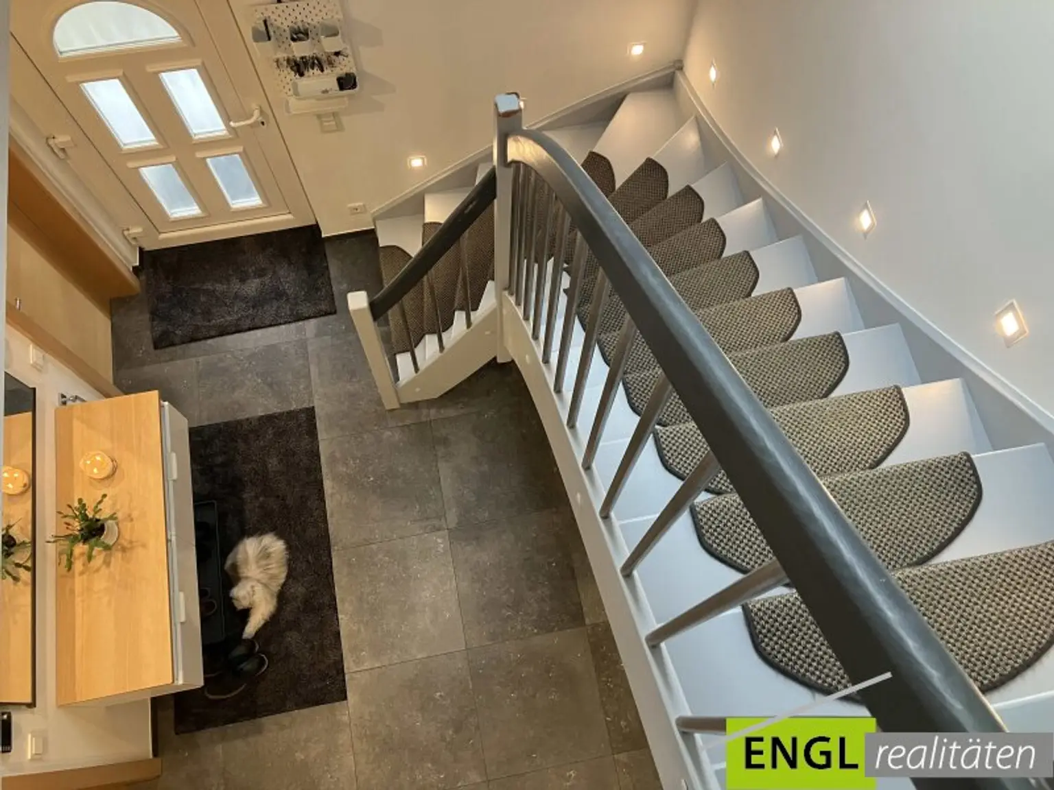Eingangsbereich und Stiegenhaus