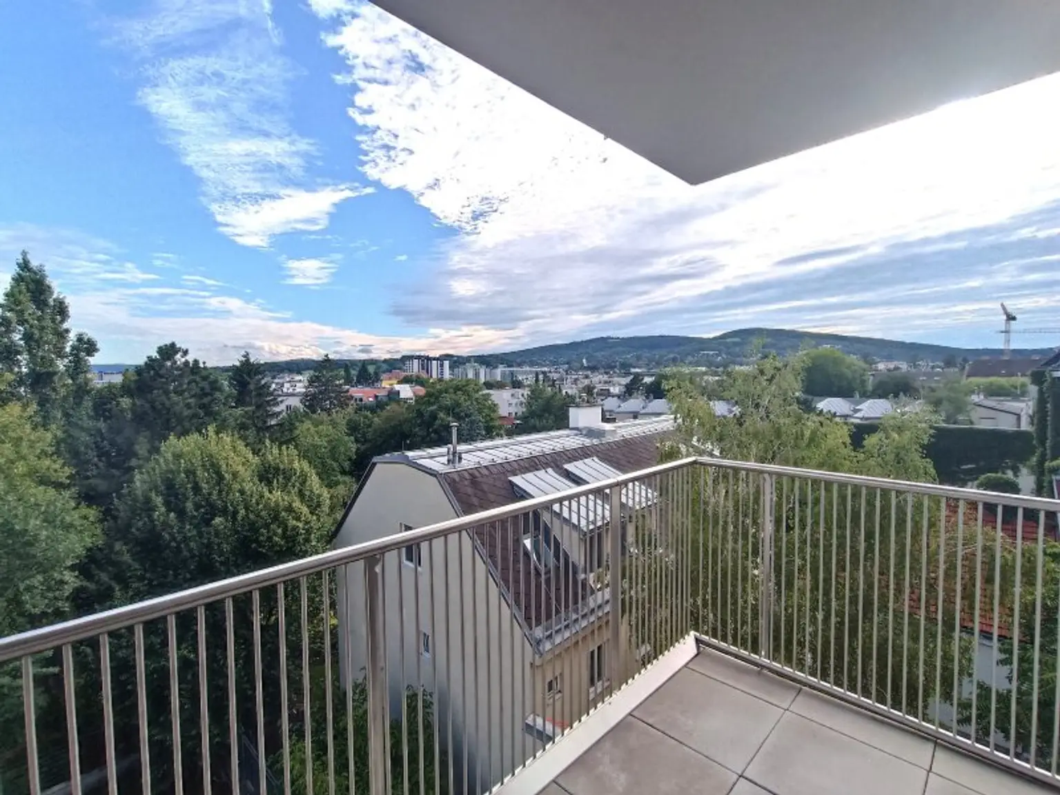 Neubau! Single-Wohnung mit traumhaften Ausblick im 14. Bezirk! U4 Unter Sankt Veit fußläufig erreichbar! (Stellplatz optional verfügbar)