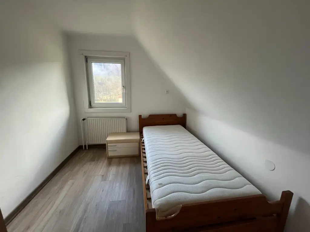 Familienfreundliches Ein- oder Zweifamilienwohnhaus mit 2 Wohneinheiten!