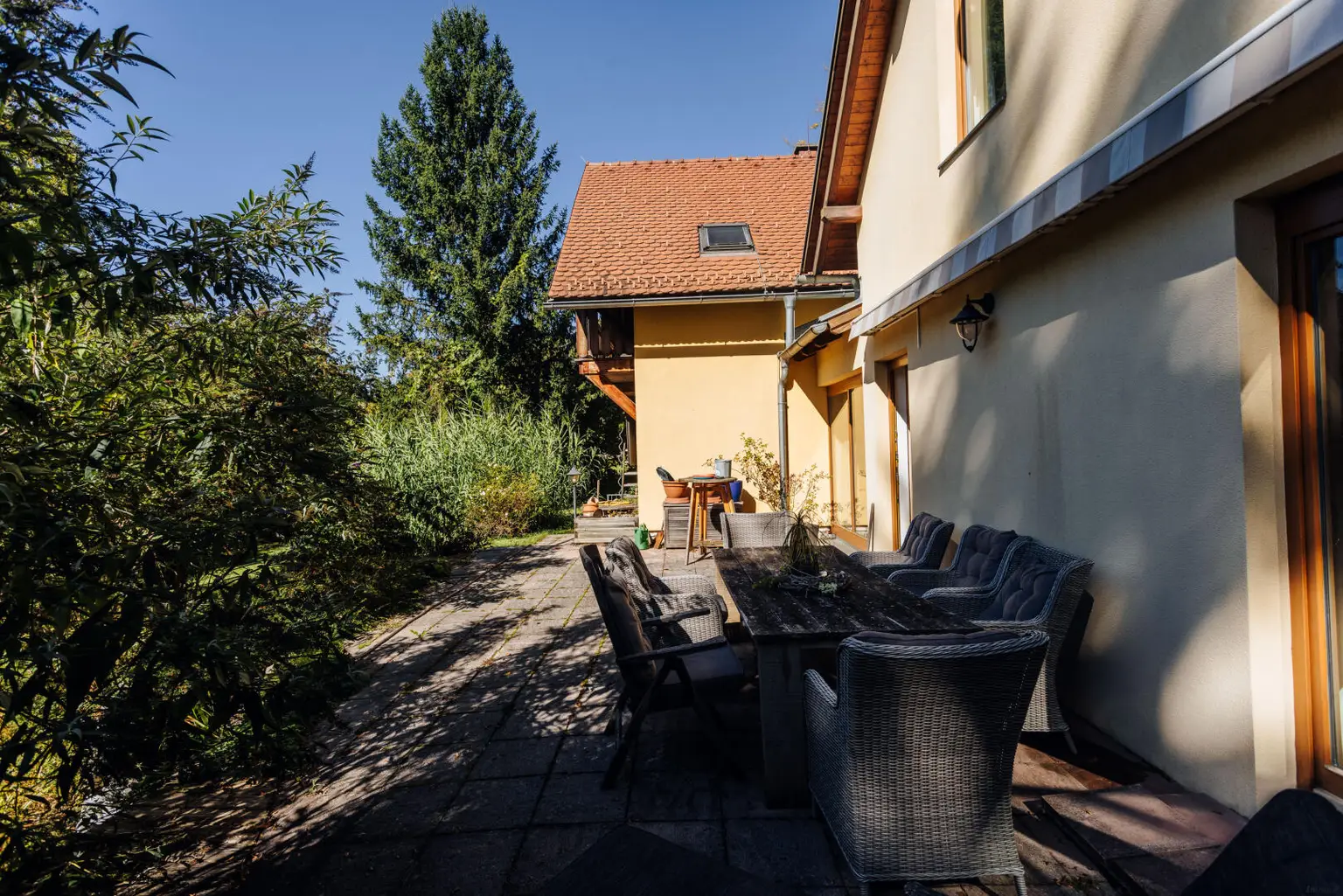 Großzügiges Einfamilienhaus mit Schwimmteich in Weinitzen - ländliche Geborgenheit trifft modernen Wohnkomfort