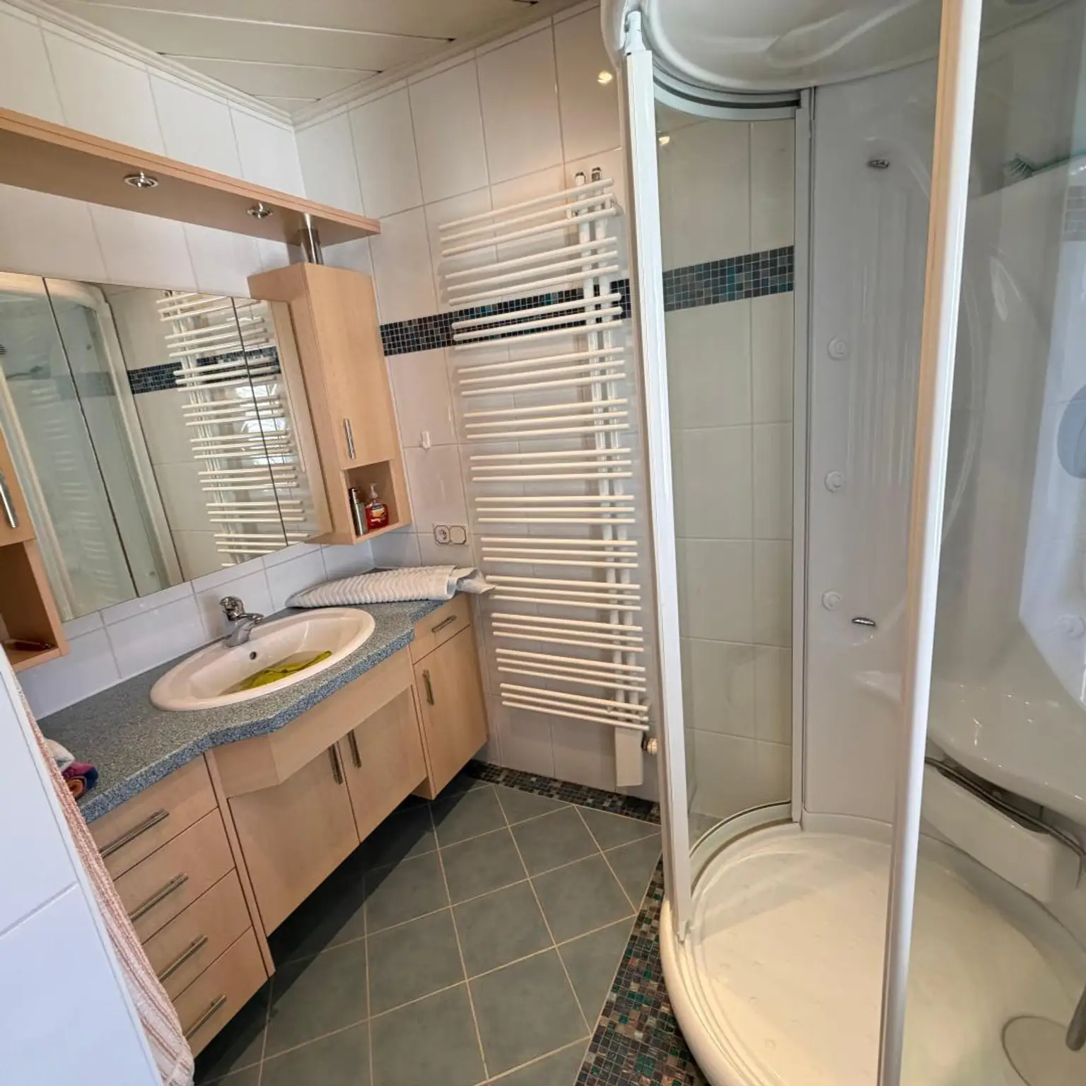 Wohnen in Aussichtslage mitten in der Natur auf  8 Ha. Grund, ehemalige Hofstelle!