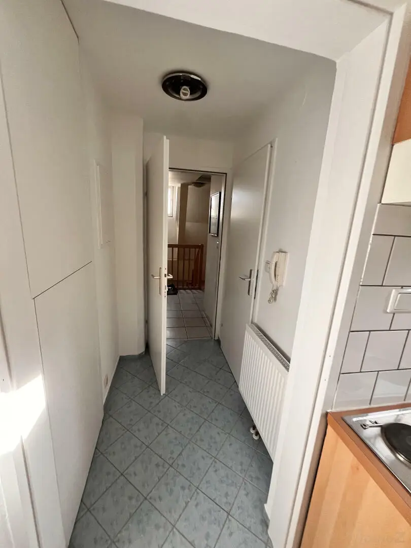 Kleine 2 Zimmer Wohnung im Dachgeschoss mit französischem Balkon.