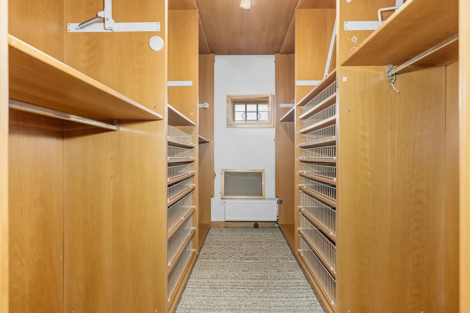 "Großzügiger Bungalow mit Wiennähe und XXL-Garage"