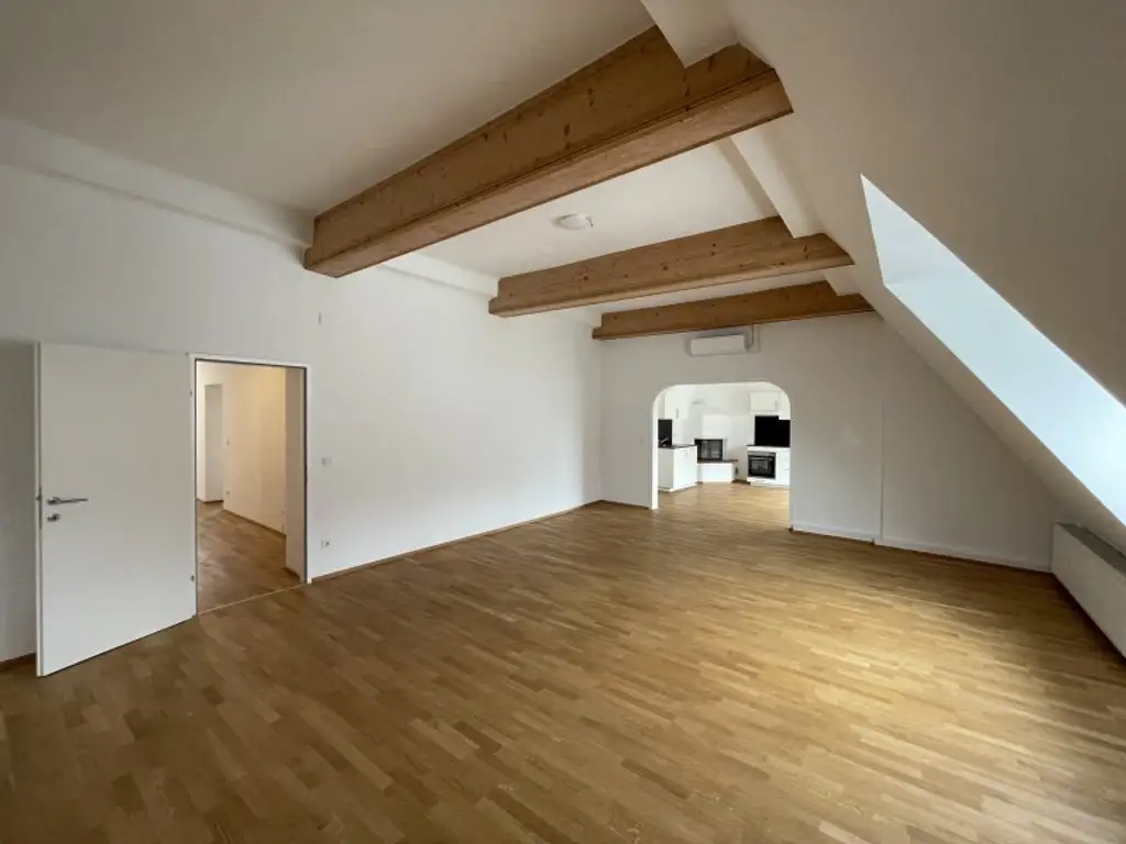 LOFTARTIGE DACHGESCHOSS-WOHNUNG -- 5 ZIMMER -- BALKON/RUHELAGE/KLIMA/U-BAHN -- UNBEFRISTET!