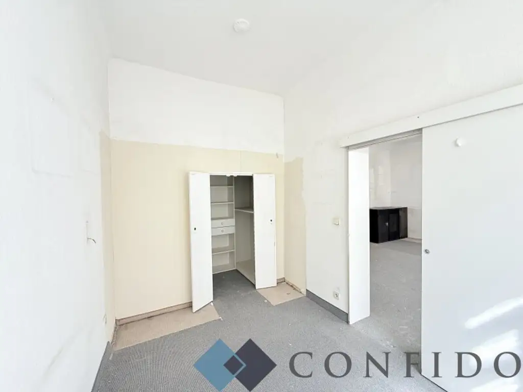 Gestalten Sie nach Ihrem Geschmack - Sanierungsbedürftige 3 Zimmer Altbauwohnung in der Clusiusgasse!