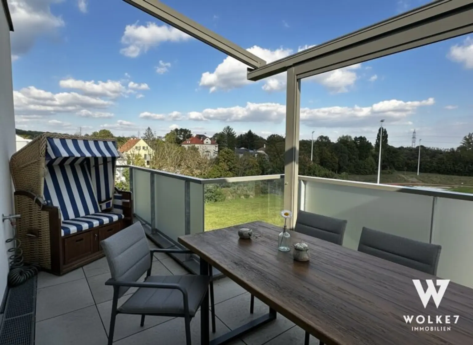Exklusives Dachgeschoss mit zwei Terrassen und Blick ins Grüne