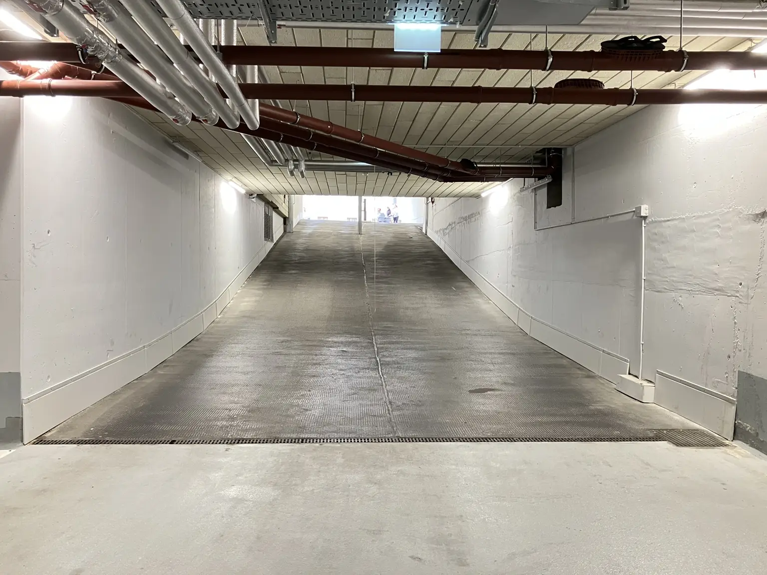 Tiefgaragenplatz nahe U4-Hietzing ab sofort zu verkaufen!