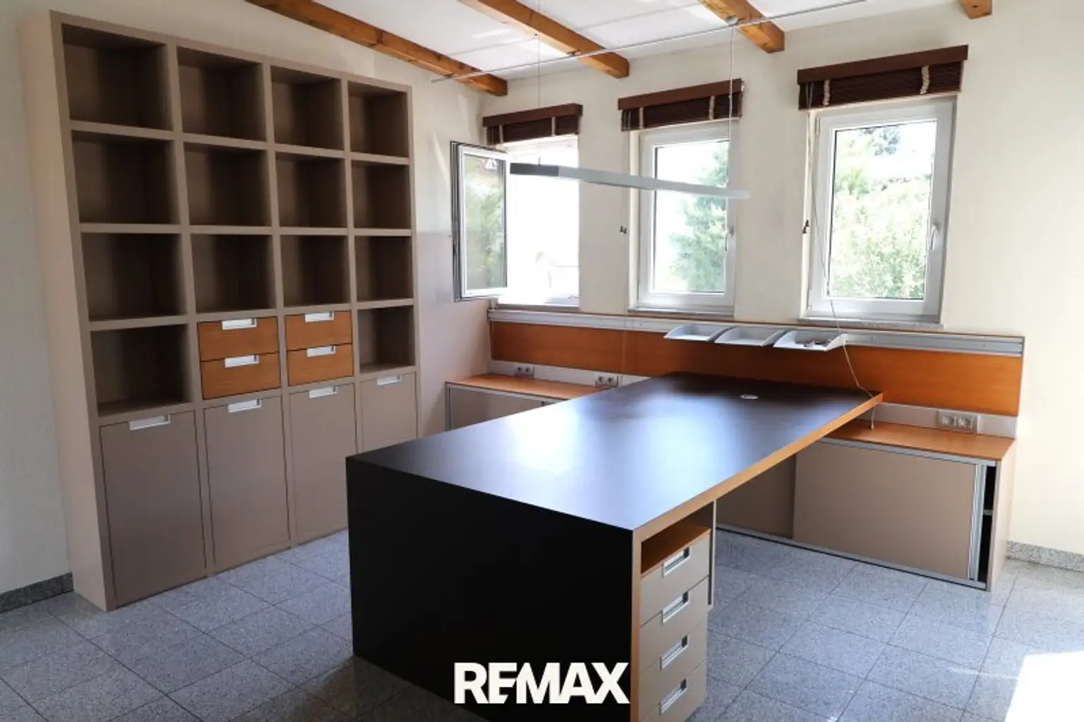 Büro EG