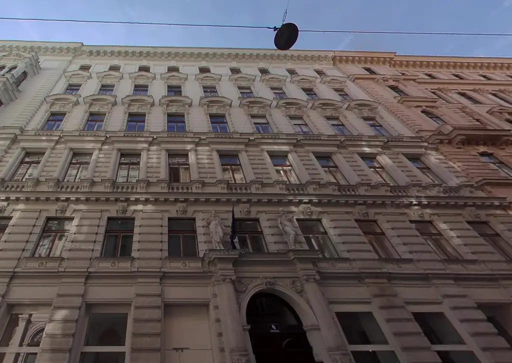 Modernes Altbau-Büro mit Parkblick