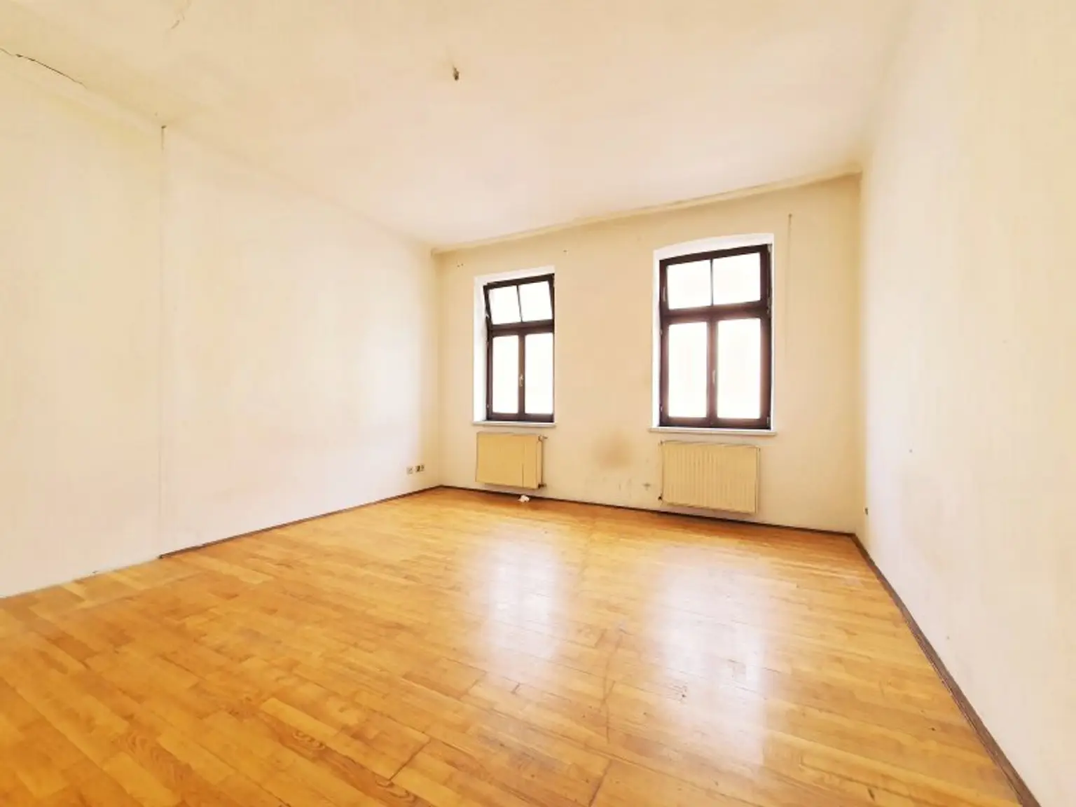 Wohnung B: großes Zimmer ca. 21,80 m²