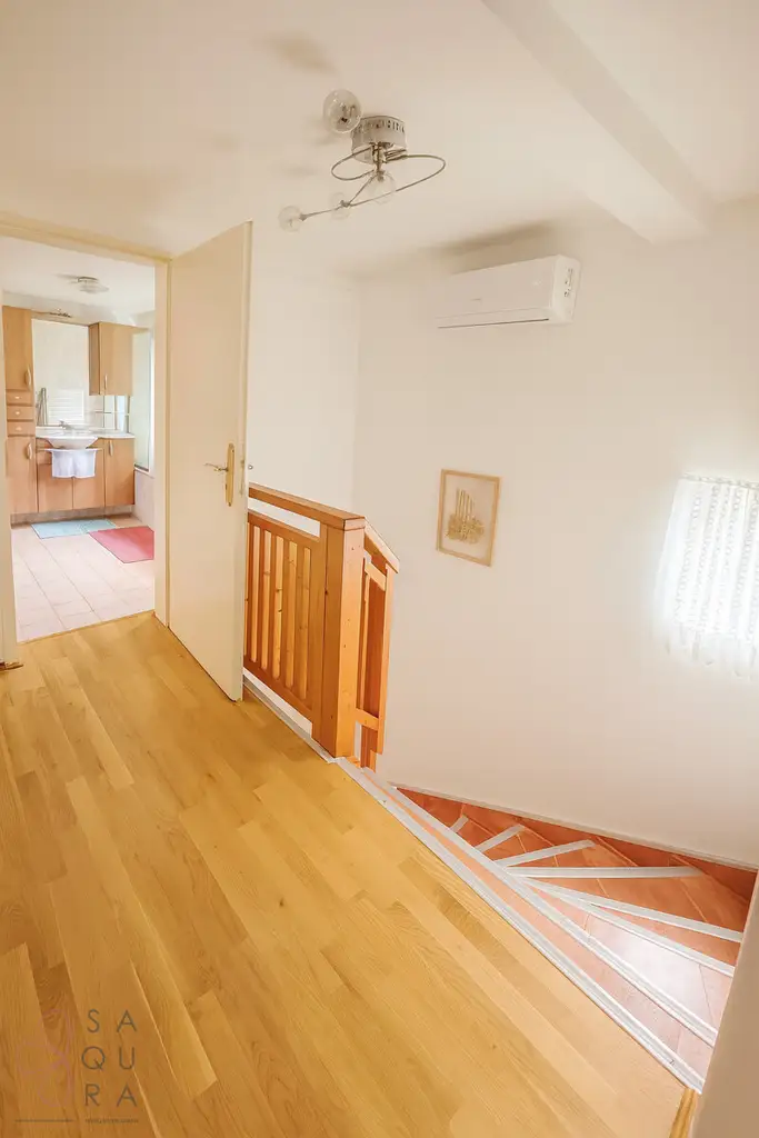Charmantes Einfamilienhaus mit Einliegerwohnung, Garten und Garage – vielseitig nutzbar